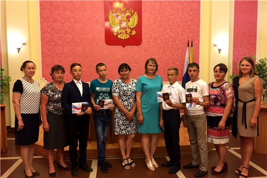 В Батыревском районе состоялась торжественная церемония вручения пacпopтoв «Я - гражданин Российской Федерации»