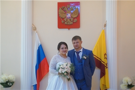 Чебоксарам – 550: в Калининском районе зарегистрирована 200-я супружеская пара года
