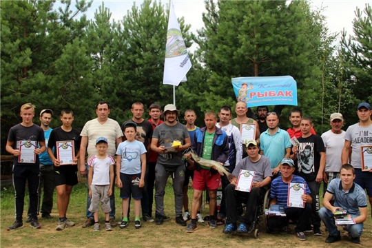 В Моргаушском районе прошел новый рыболовный фестиваль "Моргаушская заруба" на плотине д. Ятманкино: рыбак за рыбаком  к плотине подтянулся за рыбой