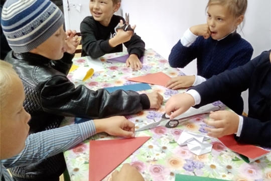 В Большекарачкинском СК прошел мастер класс в технике оригами «Осенние грибочки»