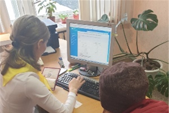 Специалисты социальной сферы ведут непрерывную работу с населением