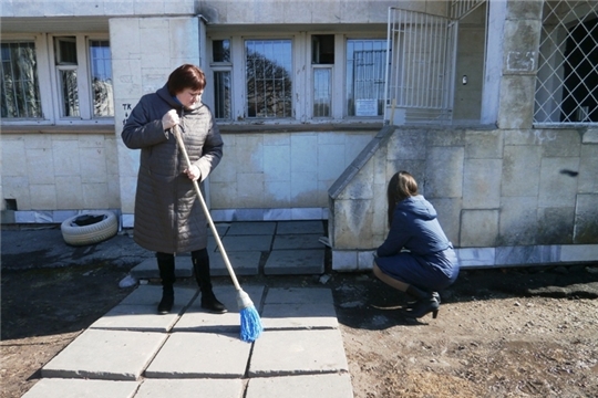 Все – на субботник: личным примером работники призывают соблюдать правила экологической культуры