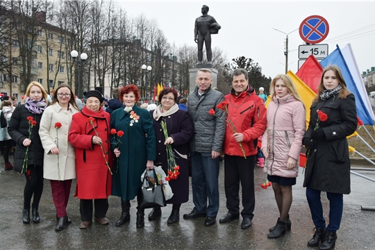 Делегация Московского района г. Чебоксары возложила цветы к памятникам героям космоса