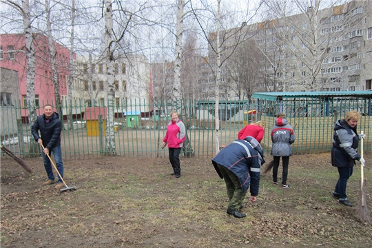 В ТОС Московского района г. Чебоксары полным ходом идут экологические субботники