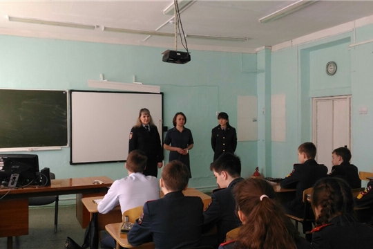 Акция «Полиция и дети»: о законопослушном поведении – с учениками кадетской школы № 14