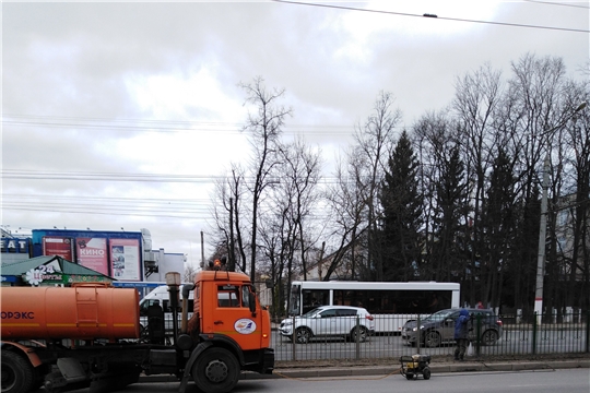 Предприятия жилищно-коммунального хозяйства Московского района наводят лоск на городских улицах