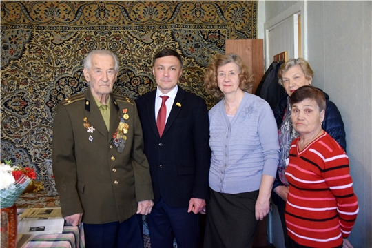 Этих лет не смолкнет слава: депутат Госсовета Чувашии Николай Николаев поздравил ветеранов Великой Отечественной войны