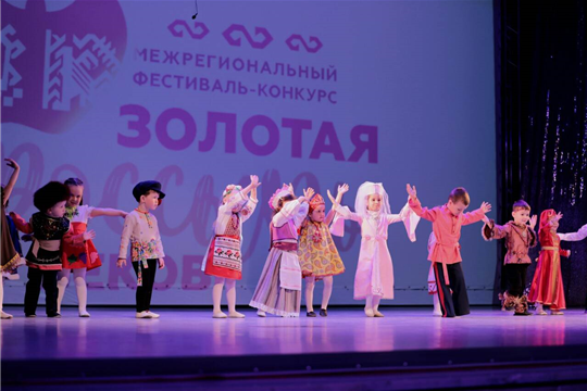 В Чебоксарах прошел Межрегиональный фестиваль-конкурс национального костюма «Золотая россыпь веков»
