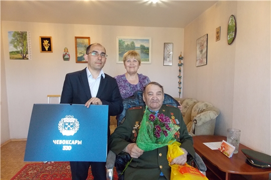 Заместитель главы администрации Московского района г. Чебоксары Юрий Константинов поздравил ветеранов Великой Отечественной войны
