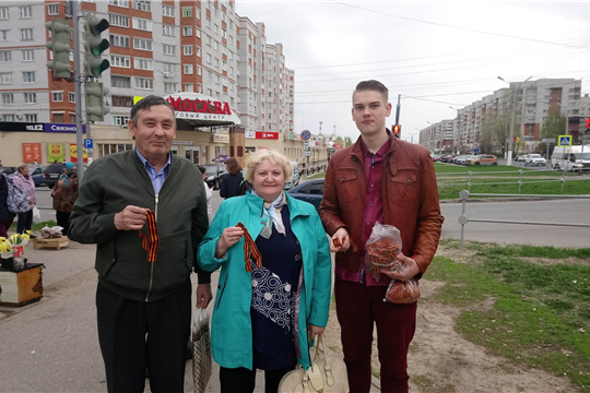 Акция «Георгиевская лента»: жители Московского района получили памятные символы