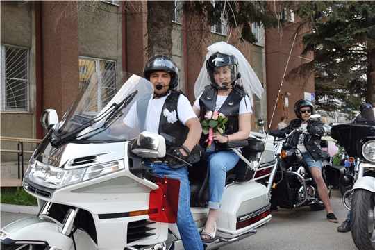 Международный день семьи: в отделе ЗАГС администрации Московского района г. Чебоксары зарегистрировали брак байкеров