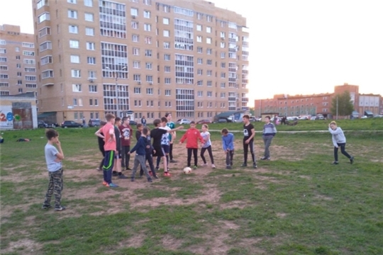 В микрорайоне «Университет» состоялась товарищеская игра по мини-футболу между детскими дворовыми командами