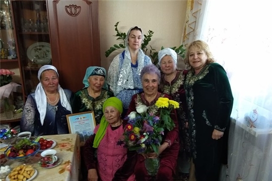 Солистку народного ансамбля «Ялкын» поздравляют с 80-летием ТОС Московского района