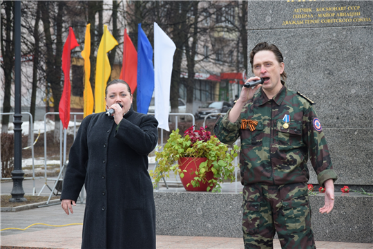 Делегация Московского района г. Чебоксары возложила цветы к памятникам героям космоса