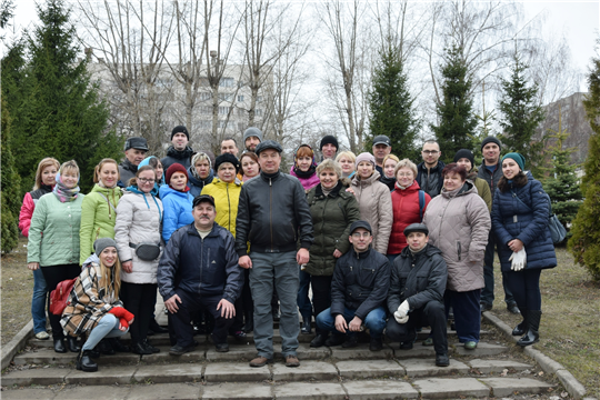 Ударным субботником в Московском районе г. Чебоксары стартовал весенний санитарно-экологический месячник