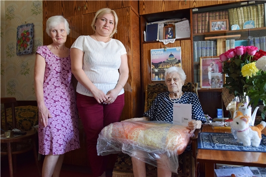 Долгожительница Антонина Дорофеева  принимает поздравления по случаю 95-летнего юбилея
