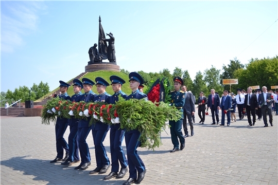 В День памяти и скорби в Чебоксарах состоялась церемония возложения цветов к Вечному огню