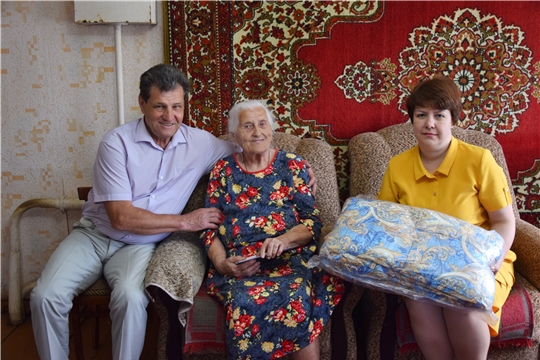 В Московском районе г. Чебоксары поздравили с 90-летним юбилеем Валентину Макарову