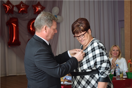 Директору кадетской школы им. генерал-майора милиции В.А. Архипова Светлане Ивановой вручена медаль «В память о 550-летии города Чебоксары»