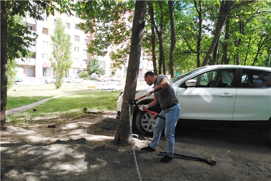В Чебоксарах борются с незаконной резервацией парковочных мест