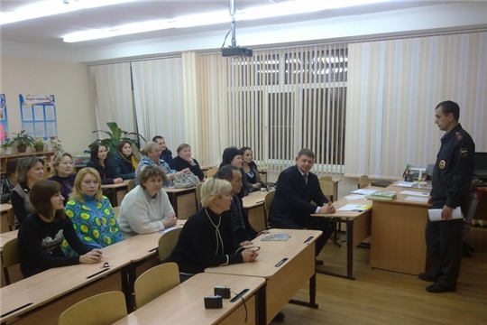 Участковые уполномоченные полиции проводят отчетные встречи с населением