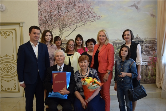 Чебоксарцы Валерий Федорович и Домна Михайловна Даниловы отпраздновали изумрудную свадьбу - пятьдесят пять лет совместной жизни
