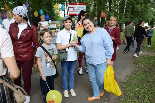 550 – любимому городу: в сквере Пирогова прошел пятый этап караоке-проекта «А у нас во дворе»