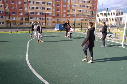 Спортивные инструкторы Московского района ко Дню города готовят программу по месту жительства