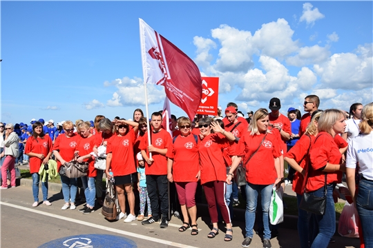 Юбилейный городской праздник начался с массовой «Зарядки со звездой»