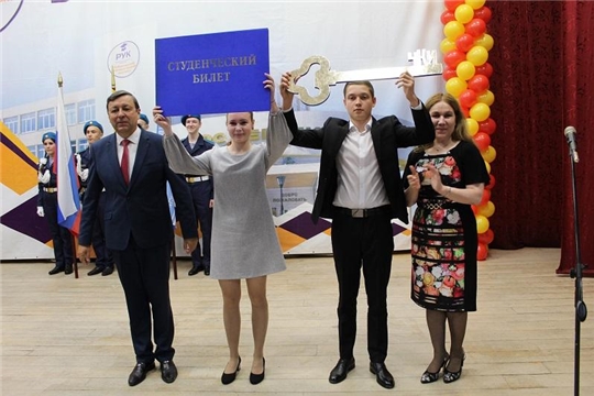Студенческий билет и Ключ знаний ознаменовали начало нового учебного года в Чебоксарском кооперативном институте