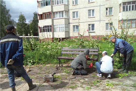 На Аллее Победы в Юраково установили скамейки