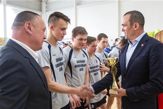 Глава Чувашии поздравил победителей и призеров суперфинала IX чемпионата «Школьной волейбольной лиги Чувашской Республики»