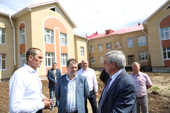 Глава Чувашии Михаил Игнатьев в ходе  рабочей  поездки посетил строящийся в  Канаше детский сад