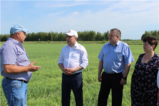 Министр сельского хозяйства Чувашской Республики Сергей Артамонов ознакомился с ходом сельскохозяйственных работ в Порецком районе