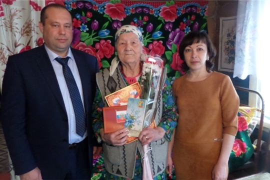 Жительницу села Трехбалтаево Шемуршинского района поздравили с 90-летием