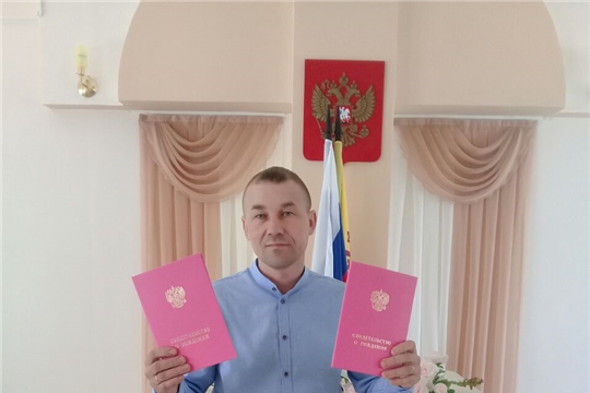 В отделе ЗАГС администрации Шемуршинского района состоялось торжественное вручение свидетельств о рождении первой двойни 2019 года