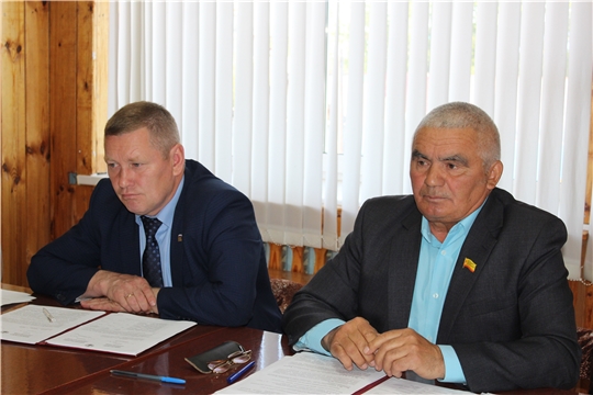 В зале заседаний администрации Шемуршинского района состоялось внеочередное двадцать восьмое  заседание Шемуршинского районного Собрания депутатов третьего созыва