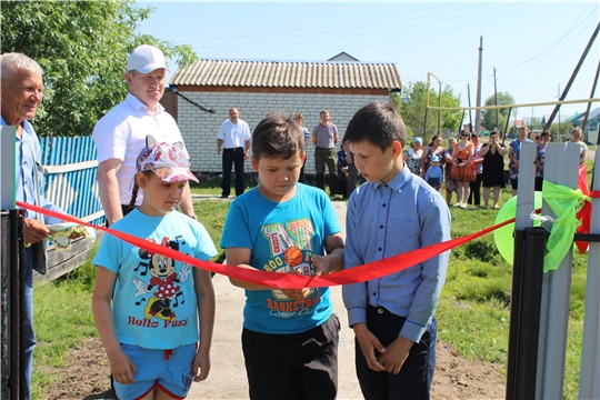 В рамках Международного дня защиты детей в Шемуршинском районе состоялось торжественное открытие двух детских игровых площадок