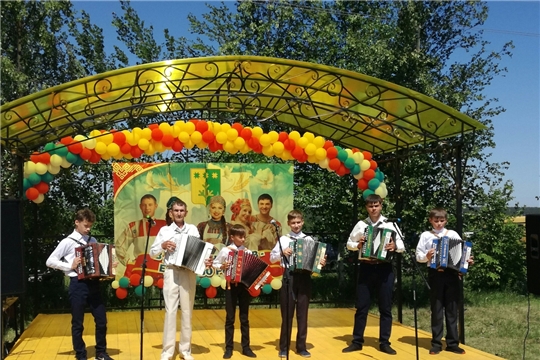 В рамках празднования районного праздника песни, труда и спорта «Акатуй-2019»  преподавателями Шемуршинской детской школы искусств была организована  детская площадка