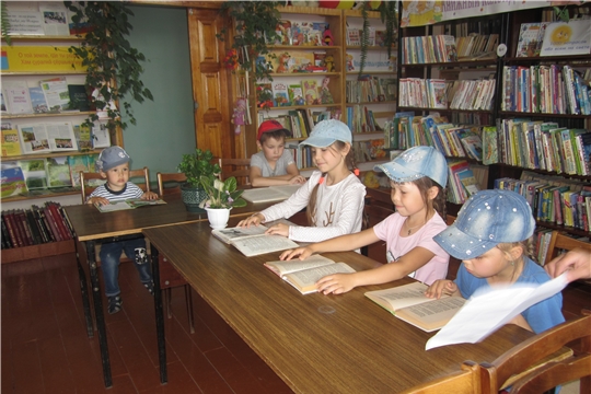 Библиотекари МБУК «Централизованная библиотечная система» Шемуршинского района провели с ребятами громкие чтения