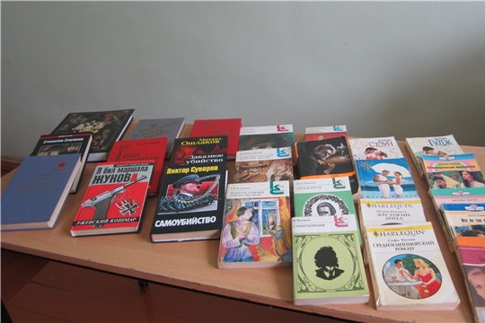 В библиотеку Шемуршинского района литературу из своей личной библиотеки передают в дар многие читатели