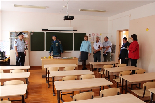 В Шемуршинском районе начался первый этап проверки готовности учреждений образования к новому учебному году