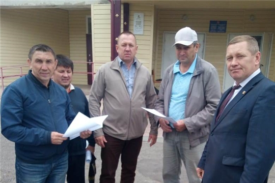 Глава администрации Шемуршинского района Владимир Денисов с рабочим визитом посетил Трехбалтаевское сельское поселение