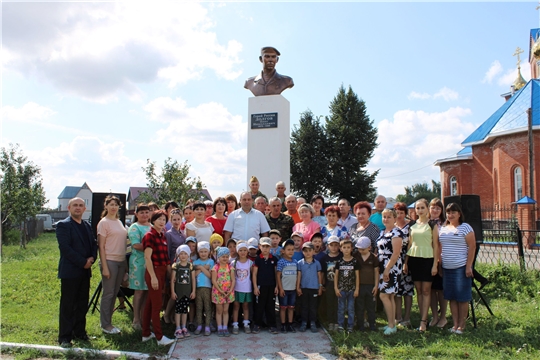 В Шемуршинском районе почтили память Героя России Олега Долгова