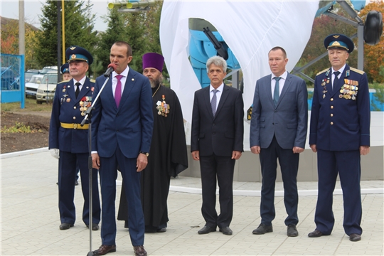 В селе Ходары состоялось торжественное открытие вертолета-памятника Ми-24В.