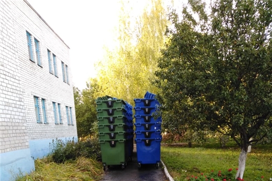В Шумерлинский район привезли 156 новых контейнеров для сбора и вывоза мусора.