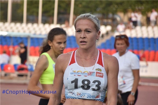 100-й чемпионат России. Екатерина Ишова вышла в финал в беге на 1500 метров