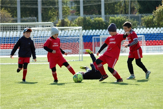 Старт дан: в Чебоксарах проходит финал детского футбольного турнира «Кубок Союза Труда»