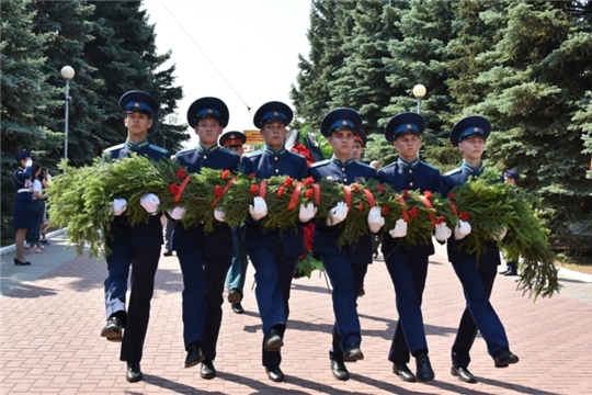 В День памяти и скорби в Чувашии возложили цветы к Вечному огню