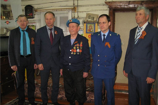 Ветераны Великой Отечественной войны принимают поздравления